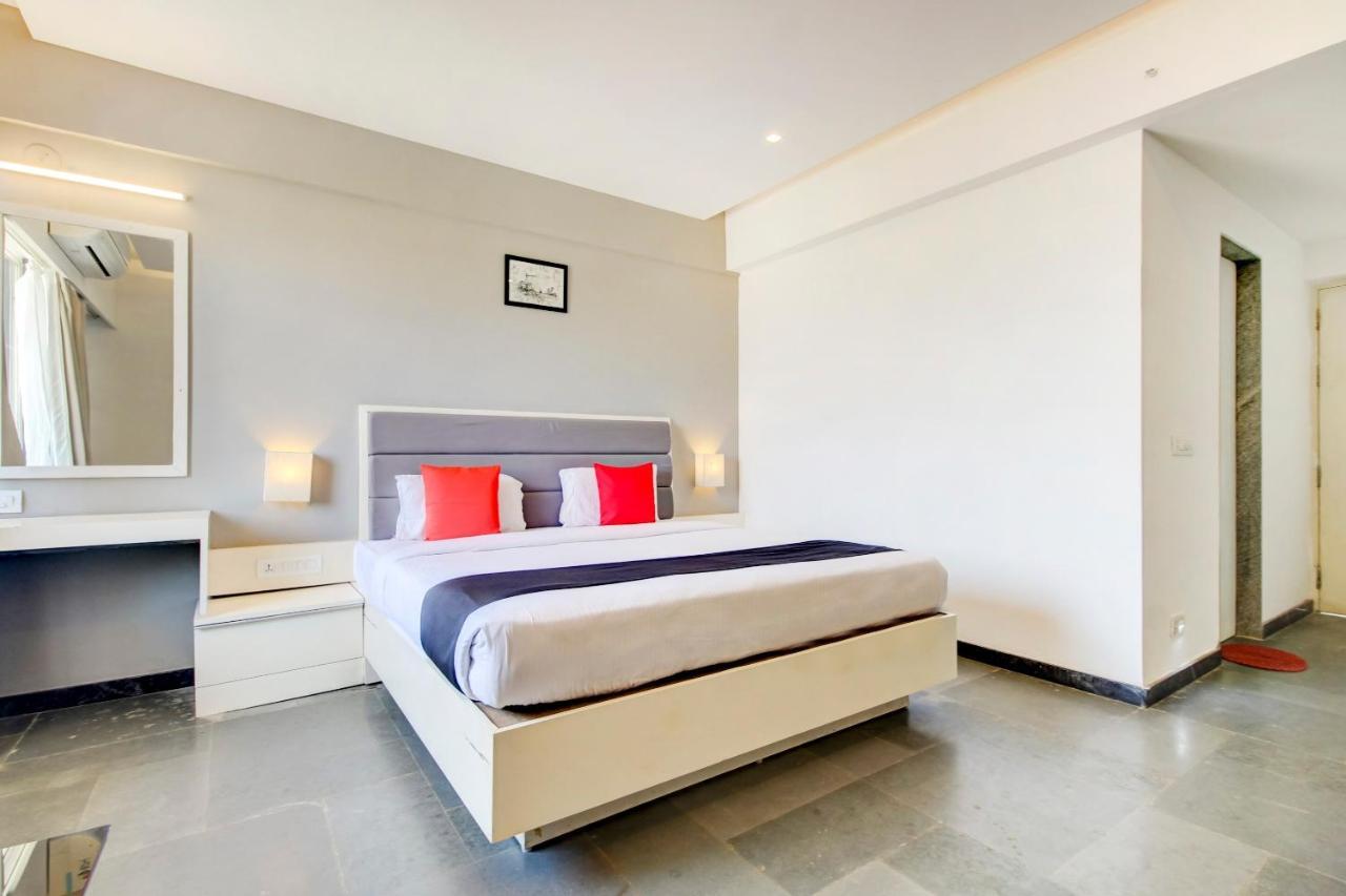 Capital O 77219 Hotel Dwarwata Dharwar Exterior foto